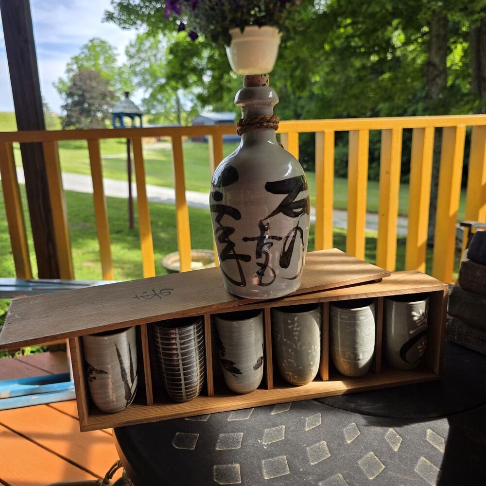 Japanese Ceramic Sake Set Tokkuri Bottle Matching Cups Wooden Box Handmade